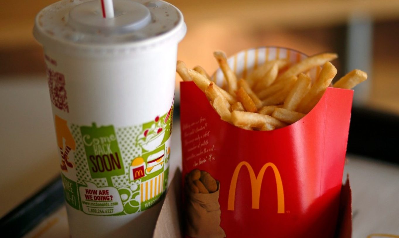 Była pracownica McDonald’s oskarżona. Miała podać klientowi „skażone” frytki