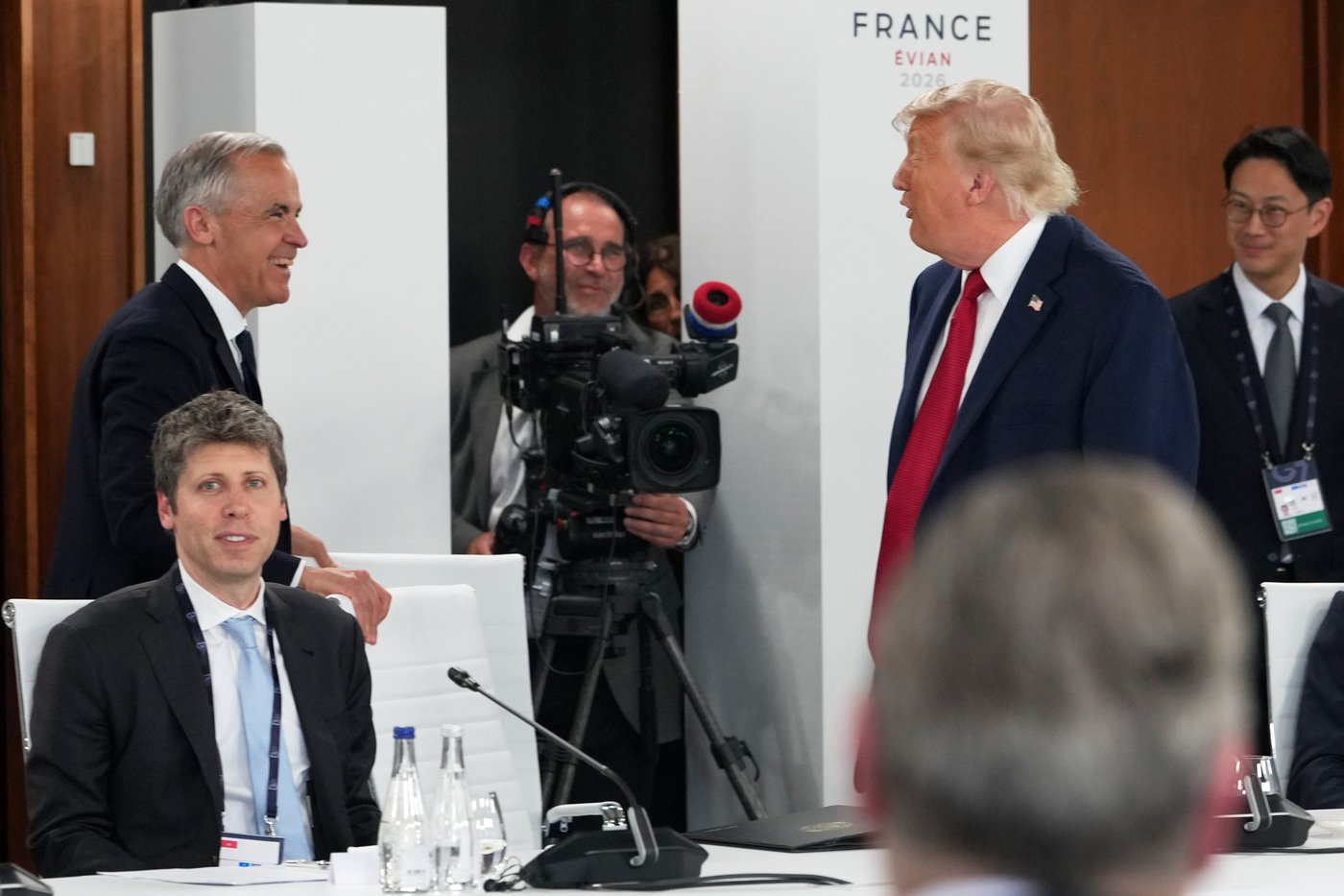 Trump krytykuje, Carney nie panikuje