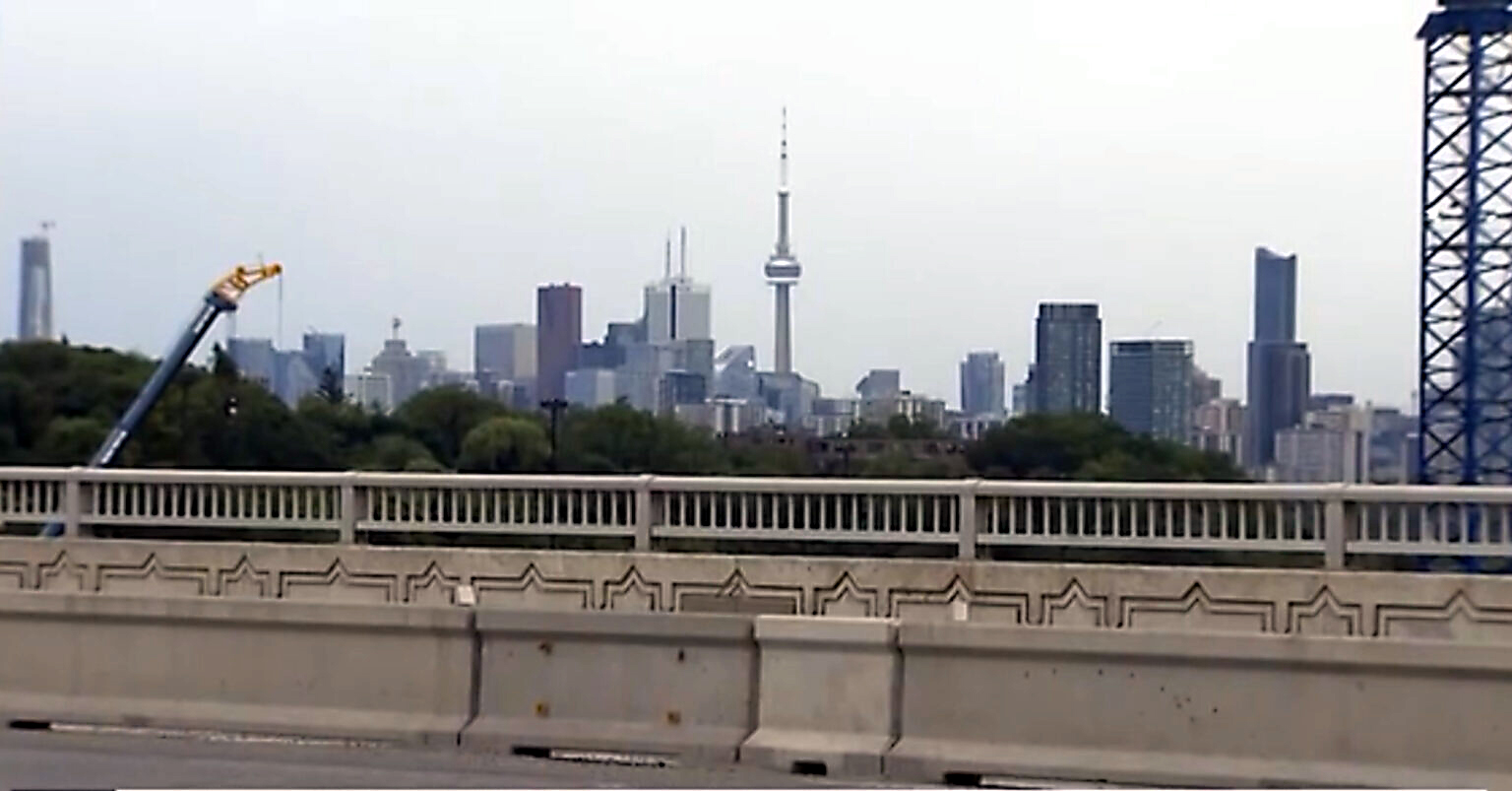 Most Leaside z nową barierą bezpieczeństwa