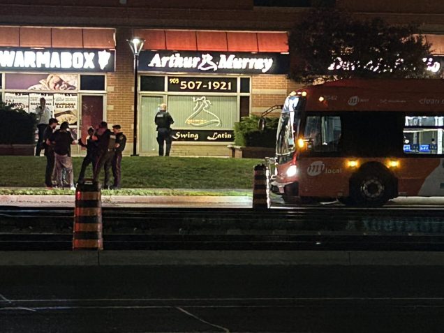 Nastolatek ciężko ranny po ataku nożem w autobusie
