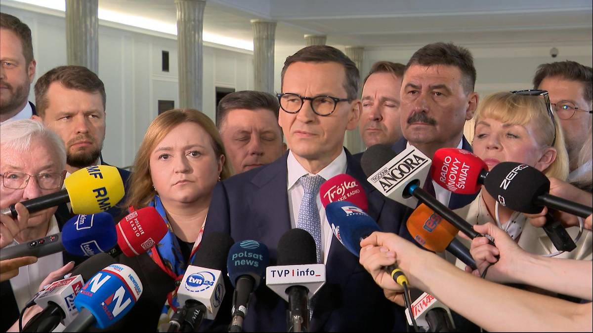 Buntownicy wyrzuceni z PiS. Morawiecki komentuje