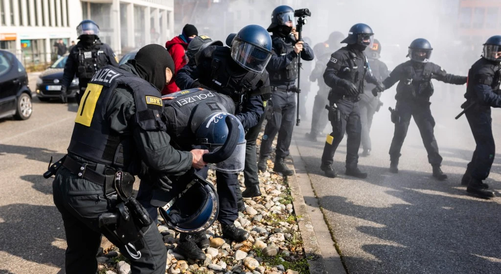 Starcia z policją podczas zjazdu AfD