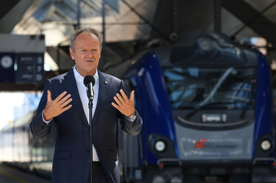 Tusk zapowiada budowę najszybszej kolei w Europie