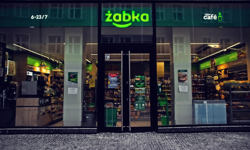 Kanadyjski gigant przejmuje polską sieć sklepów Żabka