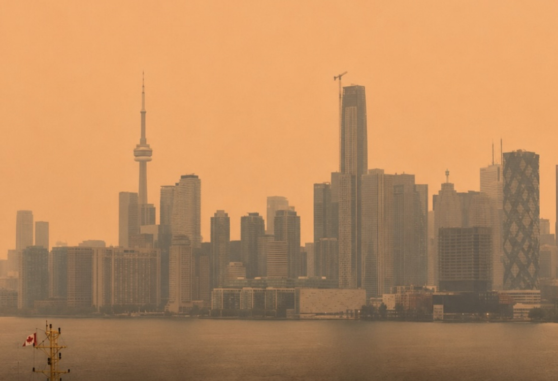 Nadchodzi „Bardzo zła jakość powietrza” nad Toronto i okolice. Gęste zadymienie potrwa do soboty do południa