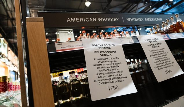 Carney do rządów prowincji: amerykański alkohol ma wrócić do sklepów