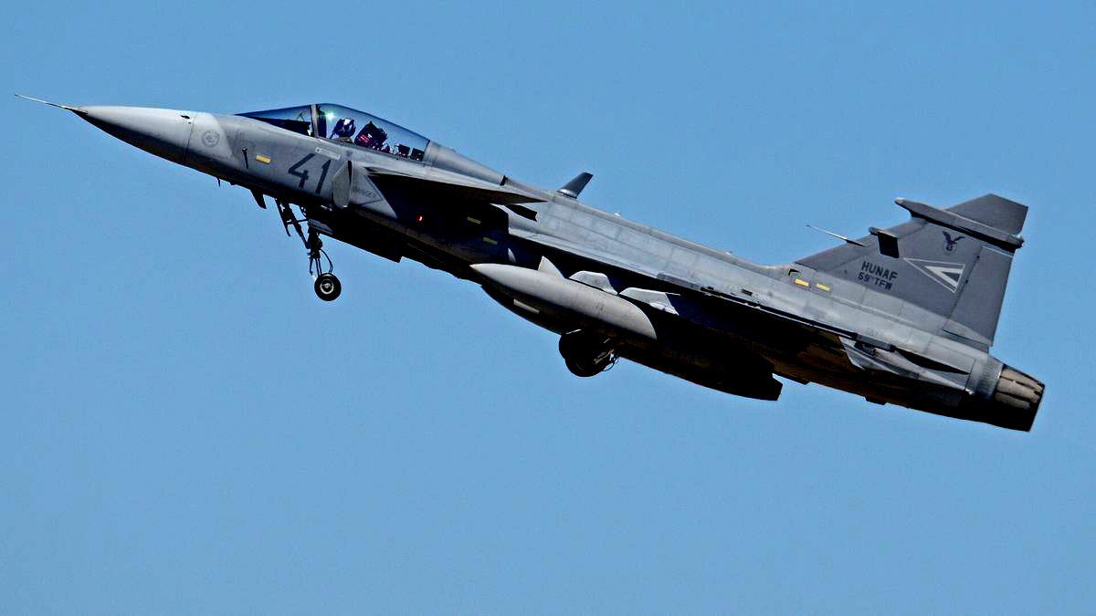 Węgierski Gripen runął na ziemię. Pilot się katapultował