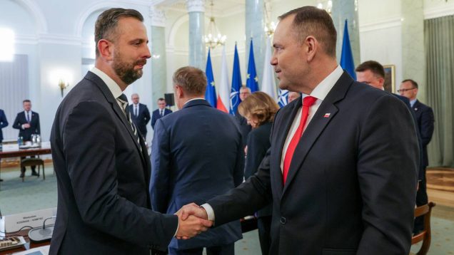 Prezydent Nawrocki z jasnym żądaniem do rządu. Ostra odpowiedź szefa MON