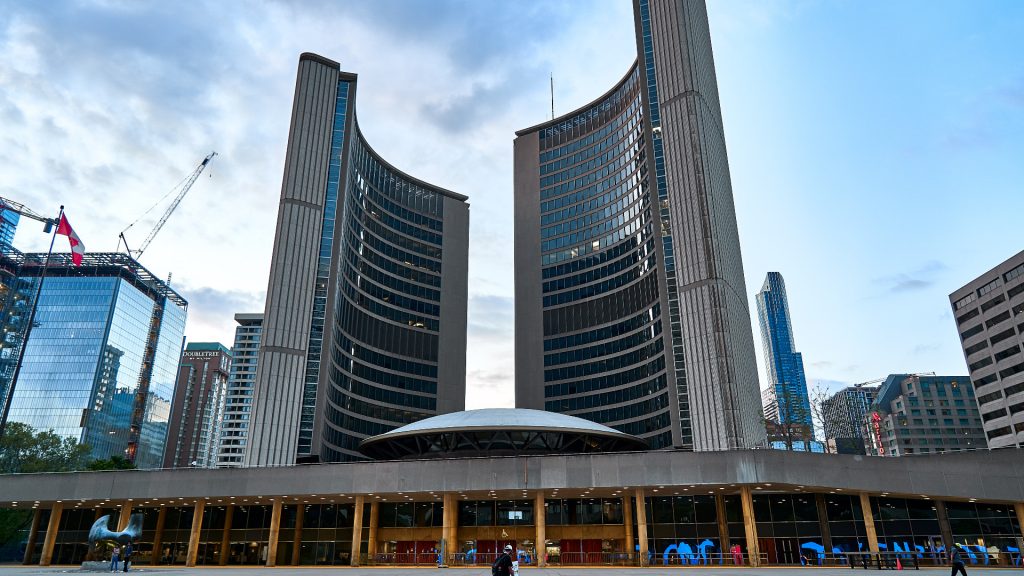 Torontoński ratusz nie ustępuje – 30-letnie mandaty blokują zakup domu