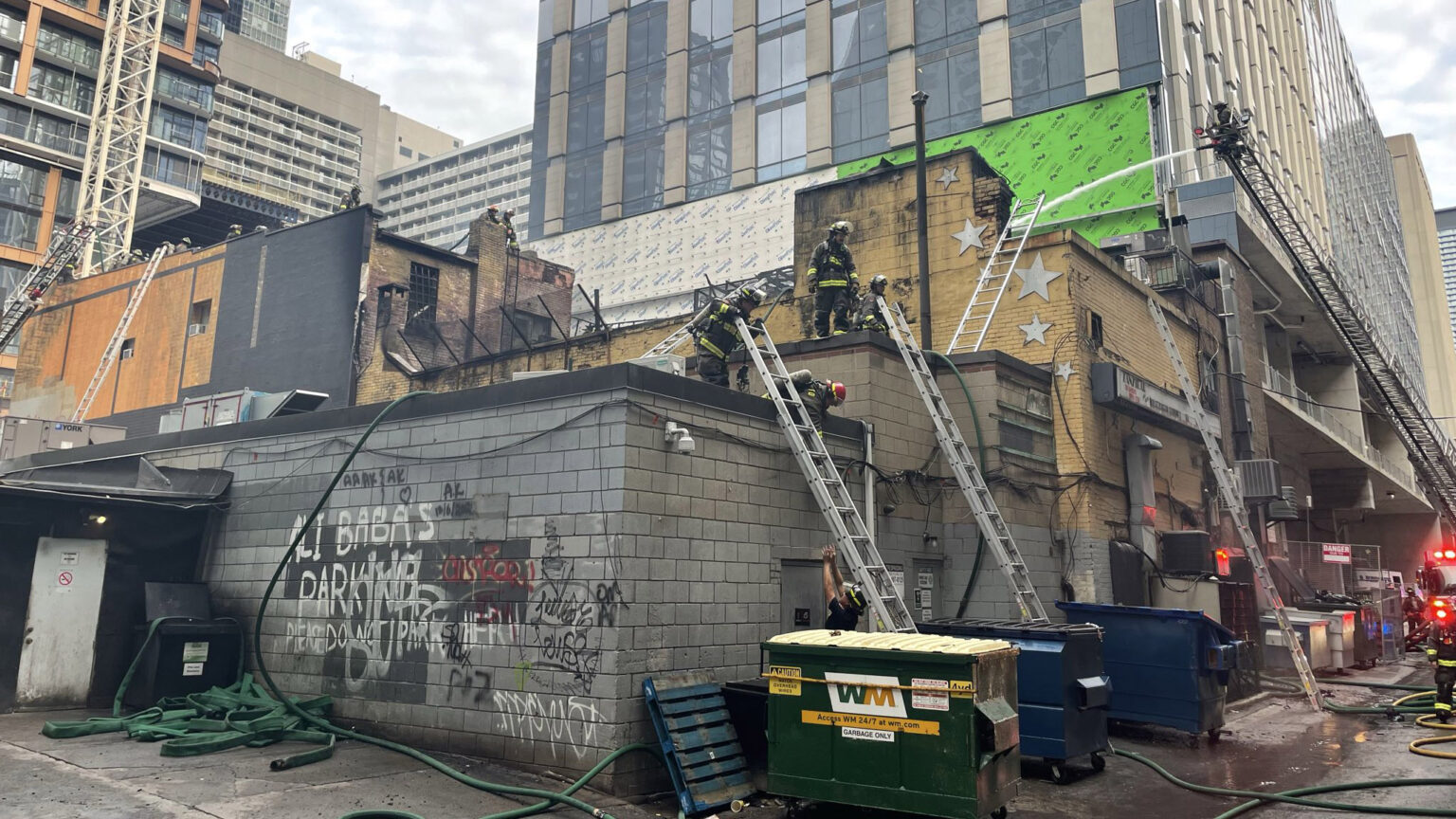 Ogień strawił legendę Yonge Street