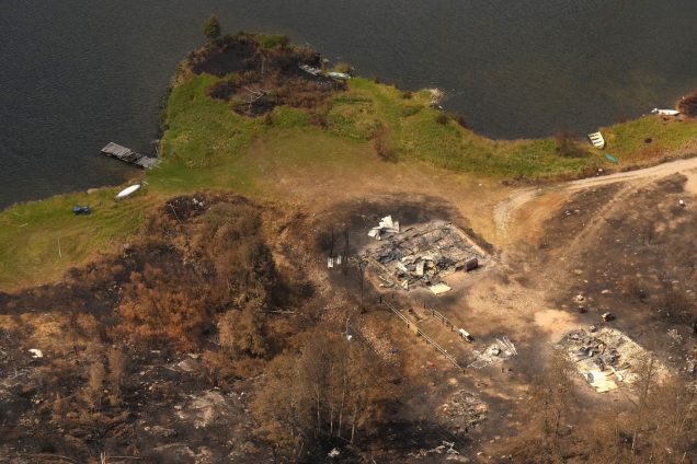 Pożary w Ontario słabną, ale zagrożenie wciąż trwa