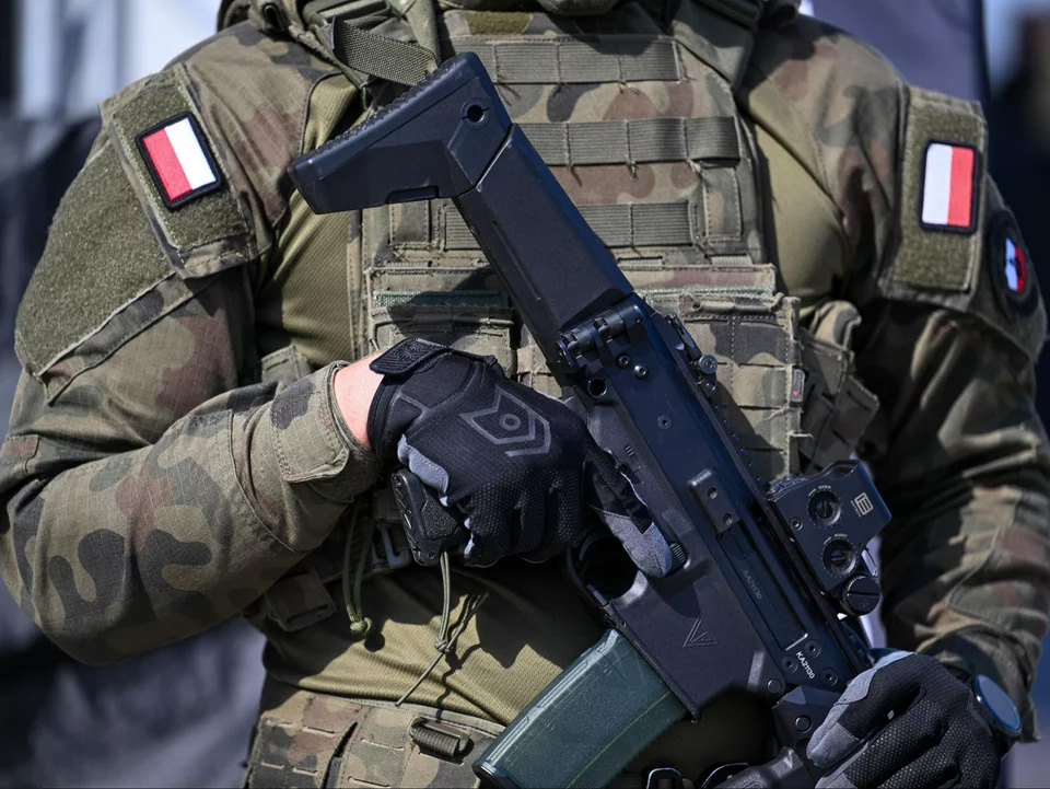 Fatalny sondaż dla wojska i służb