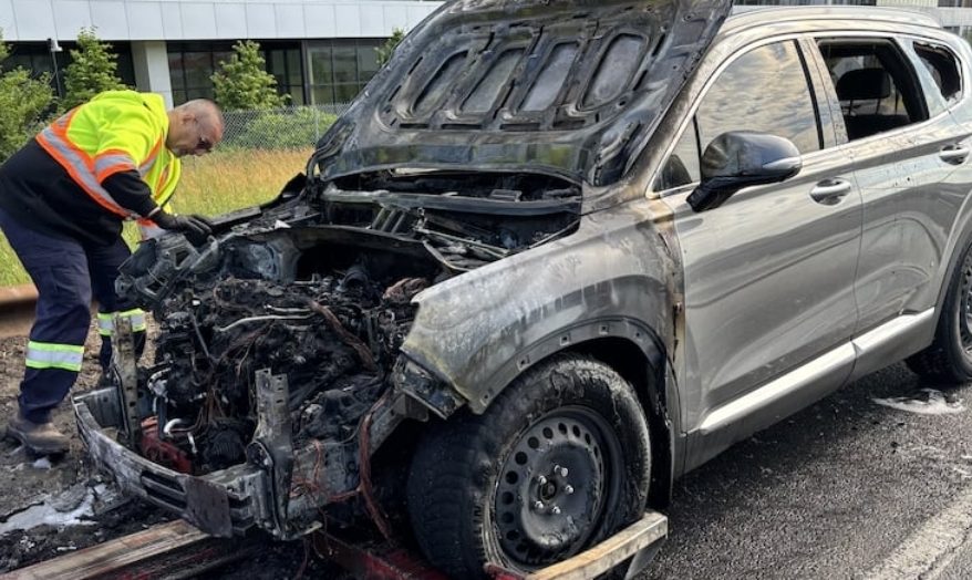 Hyundai Santa Fe spłonął na autostradzie 401 dzień po naprawie w salonie samochodowym