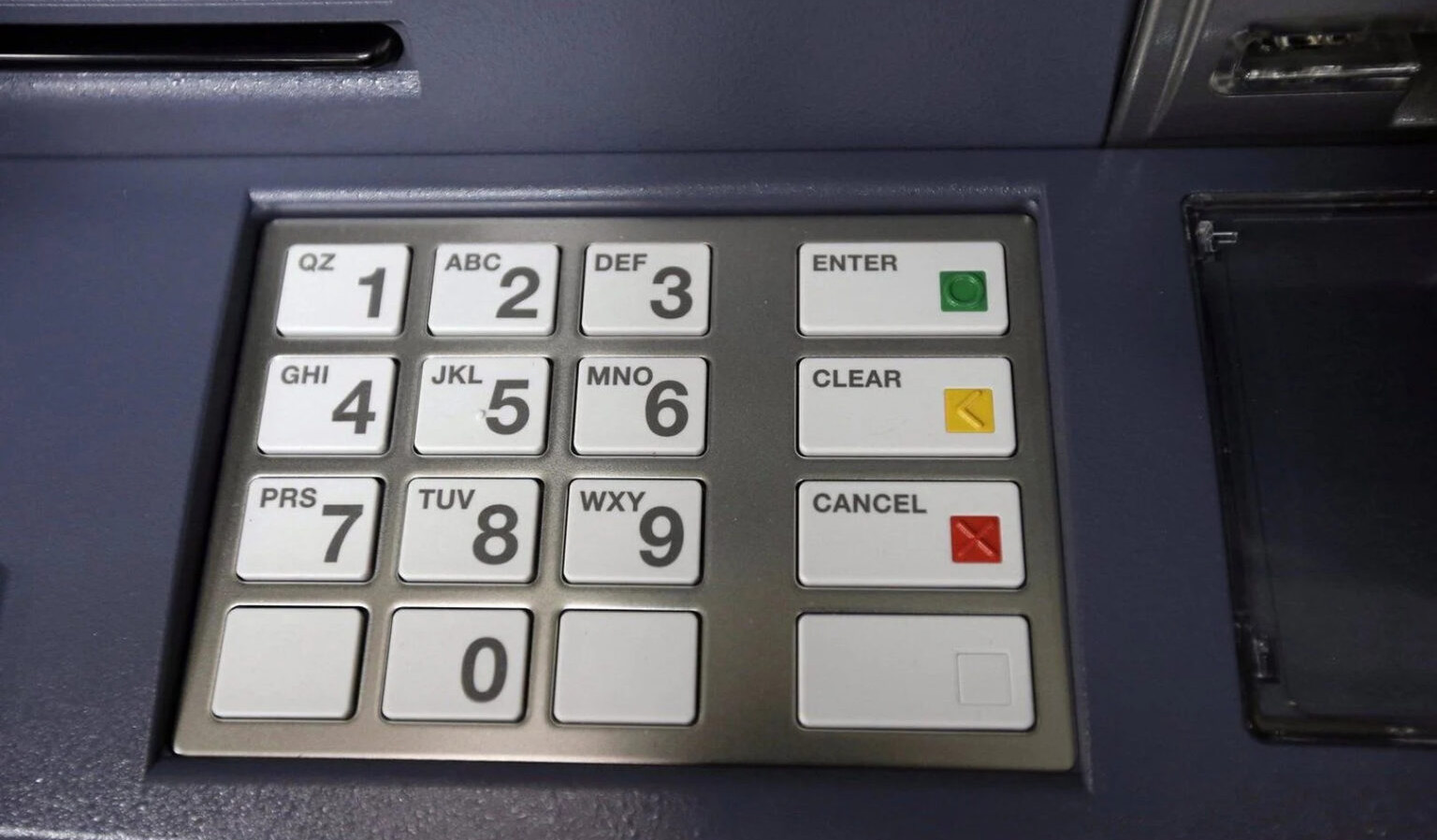 Pułapki na pieniądze w bankomatach