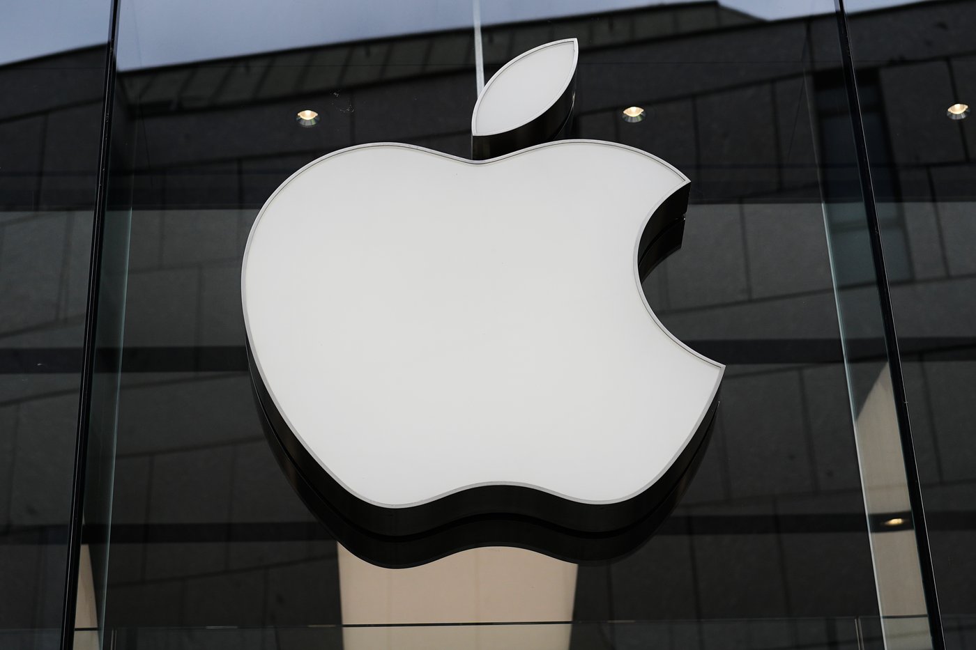 Apple uległo Trumpowi i zmieniło nazwę jeziora Ontario