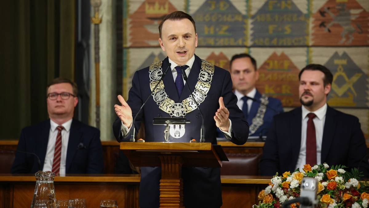 Nowy prezydent Krakowa spełnia wyborcze obietnice