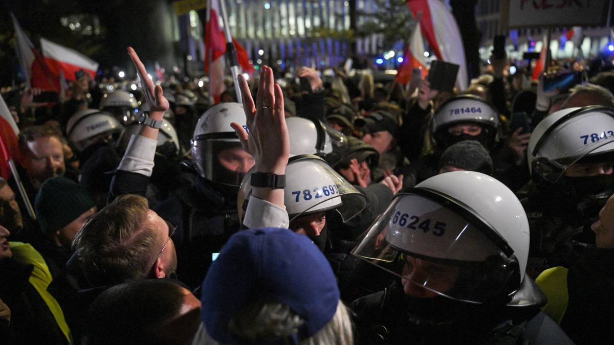 Kryzys w Polsce odbija się szerokim echem na świecie
